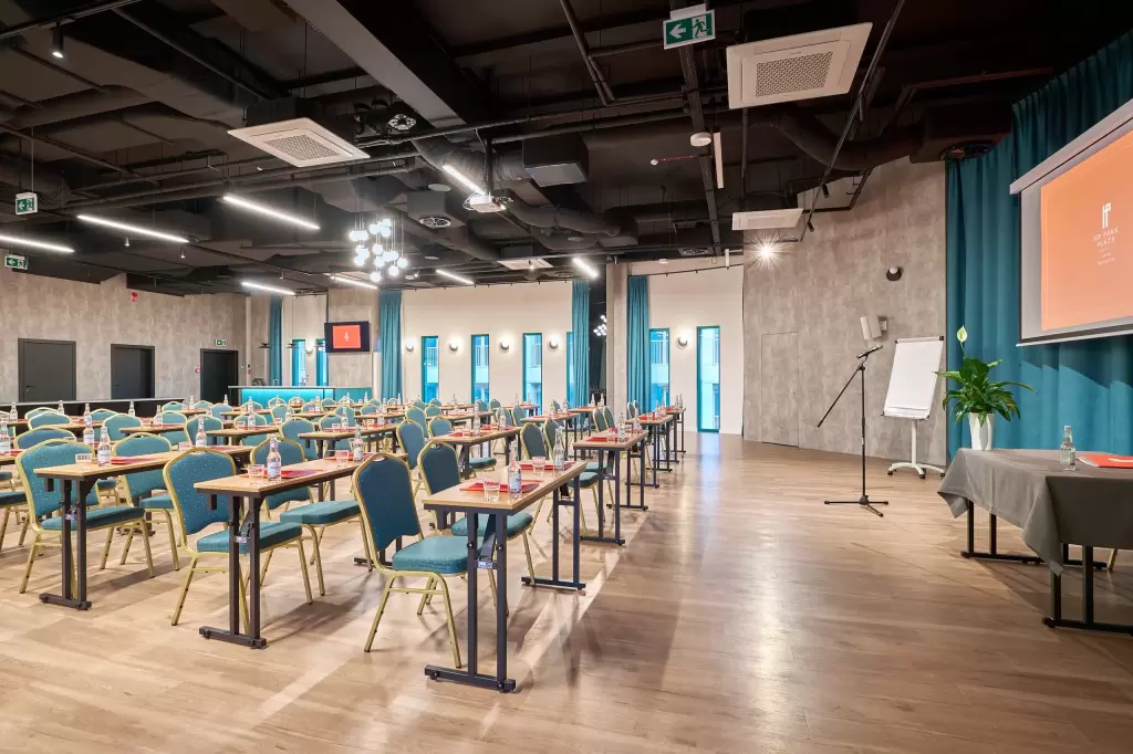 W kt&oacute;rych obiektach w rejonie wrocławskim zorganizuję konferencję połączoną z integracją dla 200 os&oacute;b?