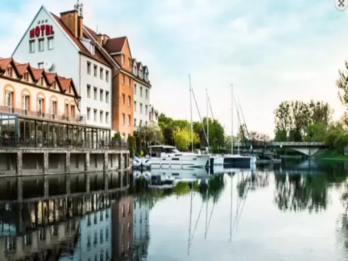 Jakie przestrzenie eventowe oferują spotkania w otoczeniu jezior?&nbsp;