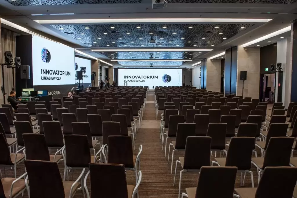 Kt&oacute;re hotele konferencyjne na terenie Wielkopolski posiadają sale konferencyjne na 300 os&oacute;b?