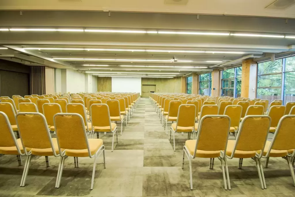 Które hotele konferencyjne w regionie zachodniopomorskim posiadają sale konferencyjne na 200 osób?